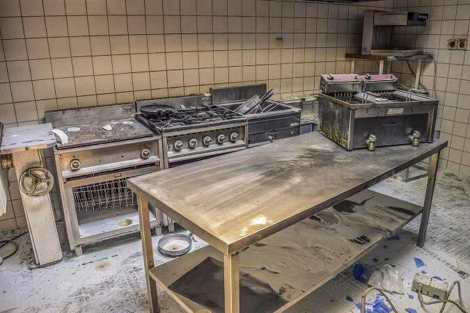 pulizia cucina ristorante da incubo